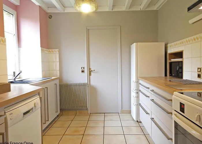 Spacieux Avec Cheminee Et Animaux Admis - Fr-1-497-121 Holiday home Les Monts-d'Andaine